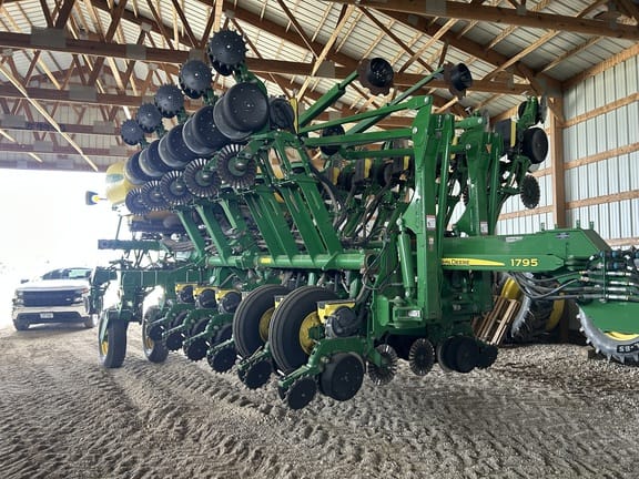 2016 John Deere 1795 Equipment Image0