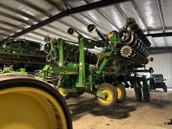 Image of John Deere 1795 equipment image 2