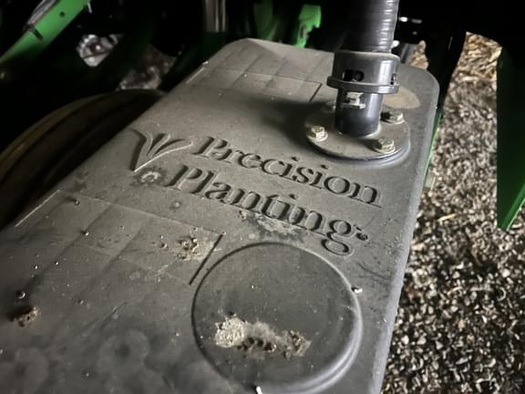 Image of John Deere 1795 equipment image 3