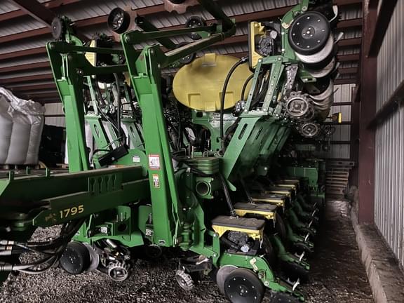 Image of John Deere 1795 equipment image 2
