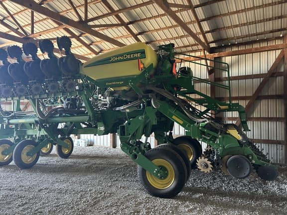 Image of John Deere 1795 equipment image 2