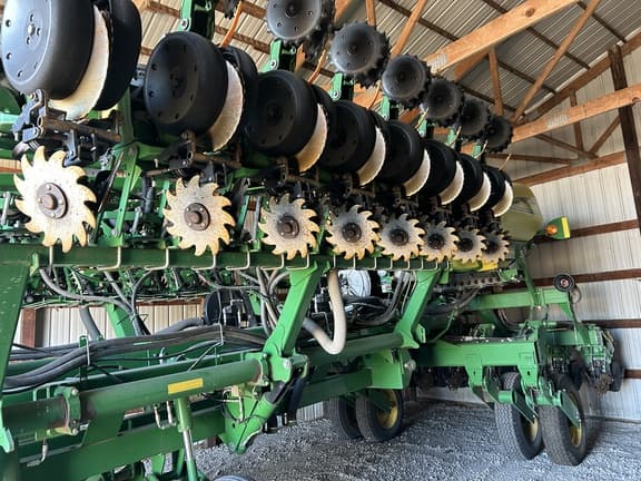 Image of John Deere 1795 equipment image 1