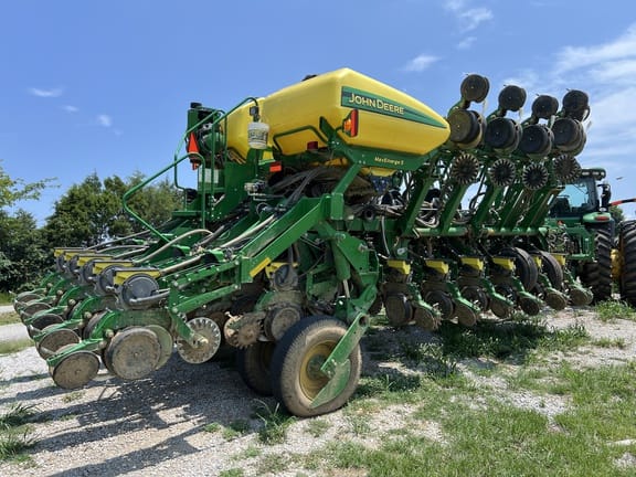 2016 John Deere 1795 Equipment Image0