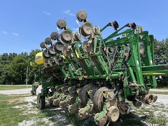 Image of John Deere 1795 equipment image 1