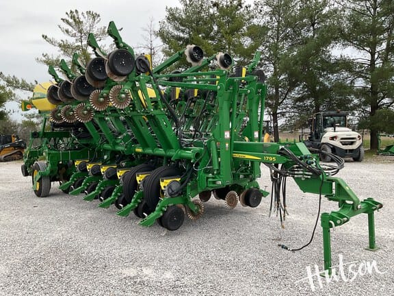 2016 John Deere 1795 Equipment Image0