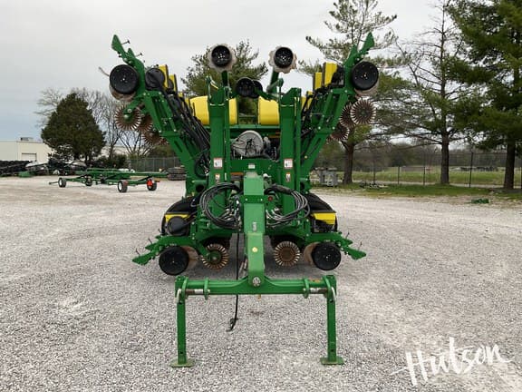Image of John Deere 1795 equipment image 2
