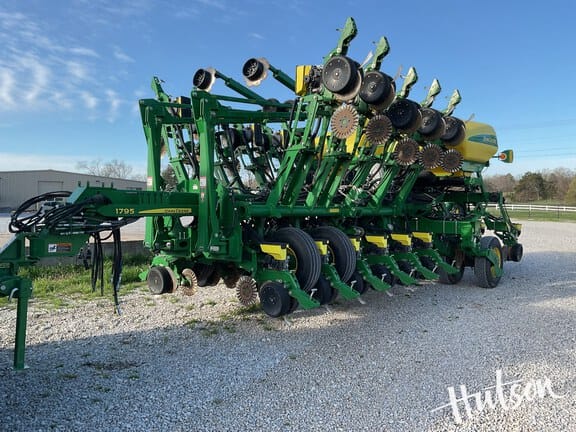 2016 John Deere 1795 Equipment Image0