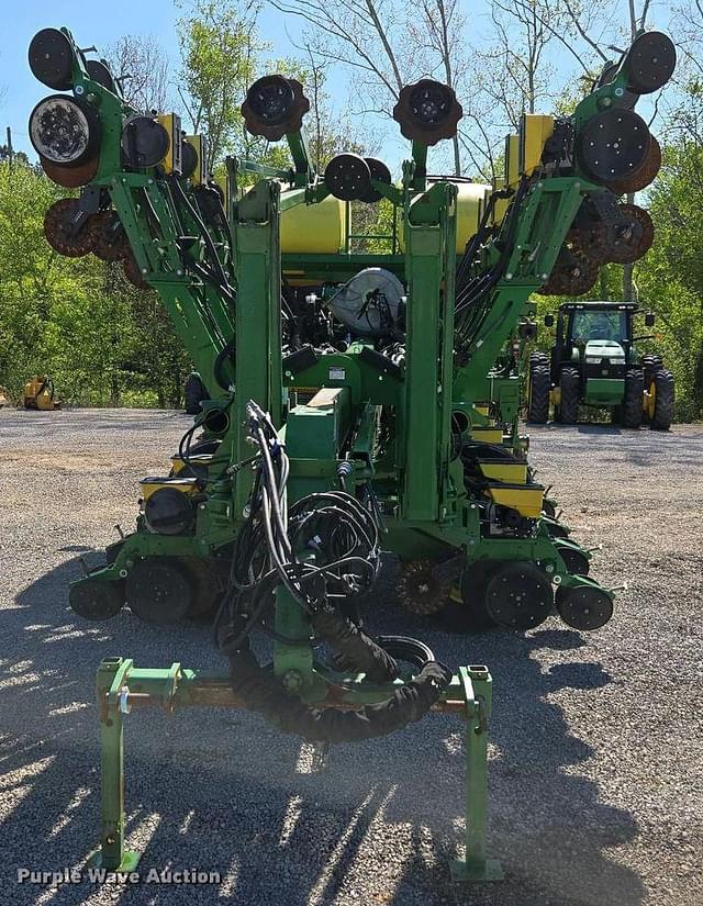 Image of John Deere 1795 equipment image 1