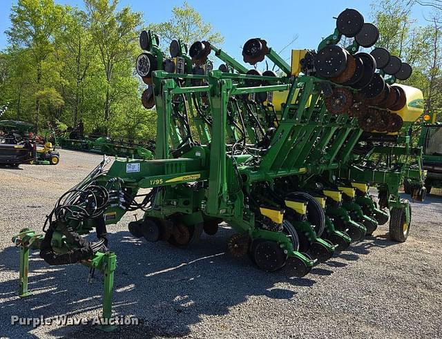 Image of John Deere 1795 equipment image 2