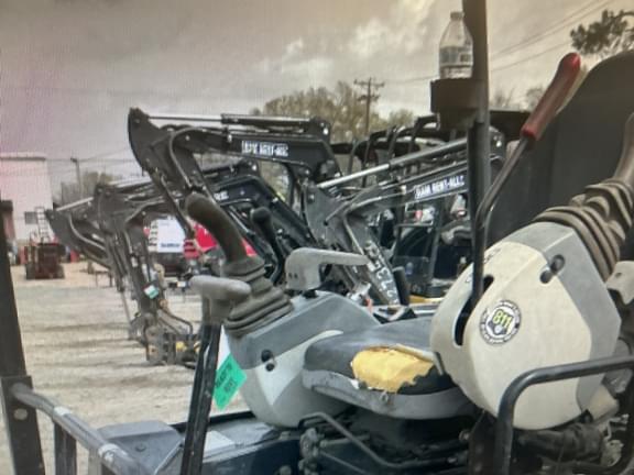 Image of John Deere 17G equipment image 4