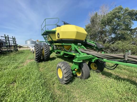 Image of John Deere 1890 equipment image 1