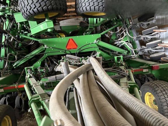 Image of John Deere 1890 equipment image 1