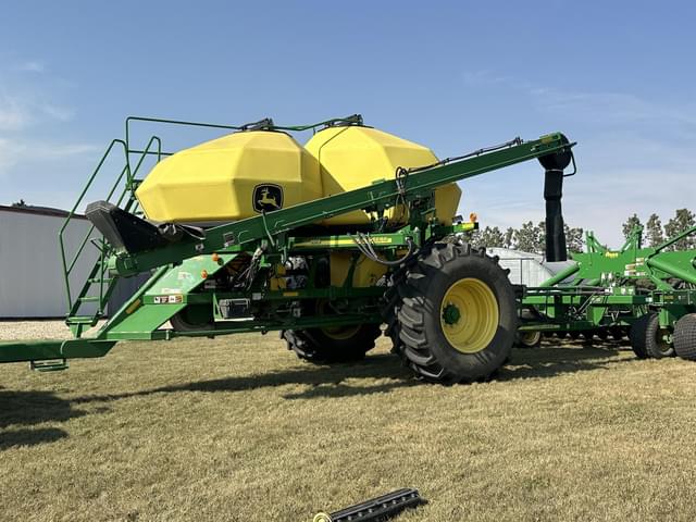 Image of John Deere 1890 equipment image 2