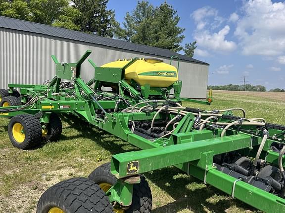 Image of John Deere 1990 Primary image
