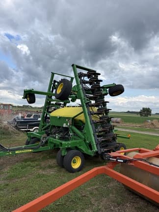 Image of John Deere 1990 Image 1