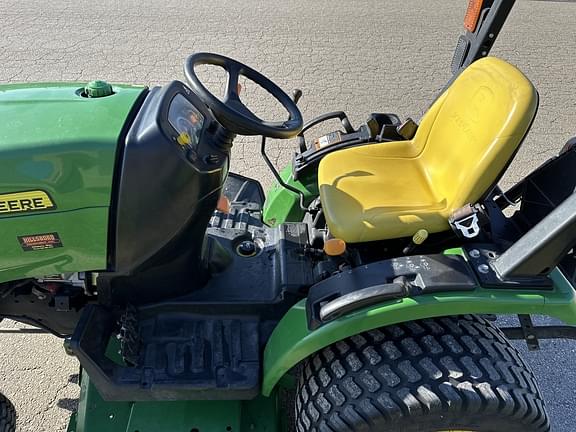 Image of John Deere 2025R equipment image 3