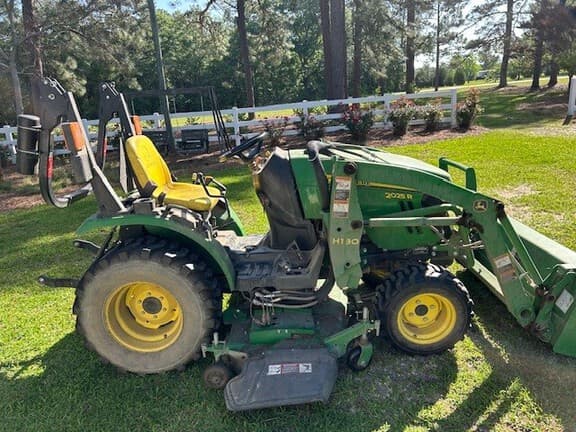 Image of John Deere 2025R Image 1