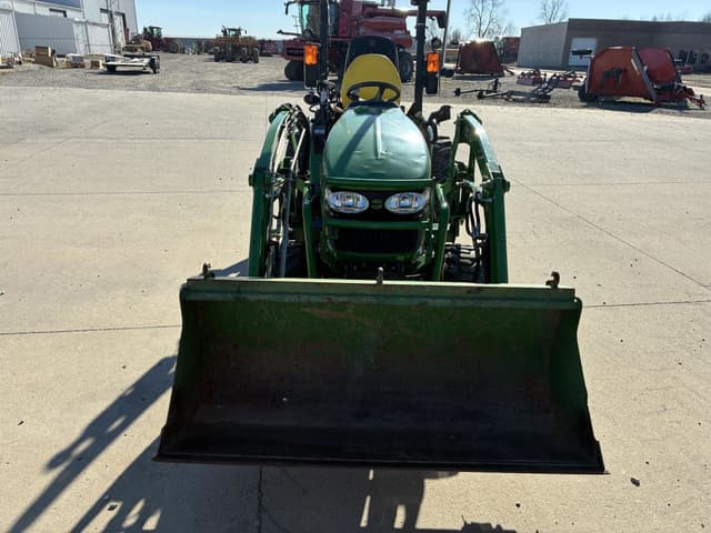 Image of John Deere 2032R equipment image 2