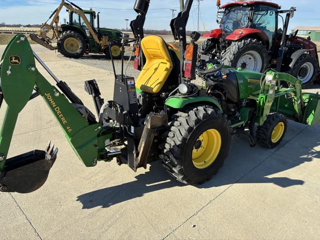 Image of John Deere 2032R equipment image 4