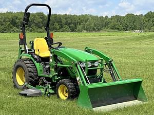 2016 John Deere 2032R Image