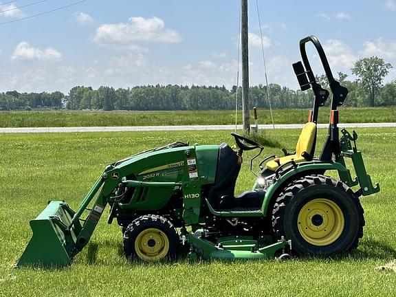 Image of John Deere 2032R equipment image 3