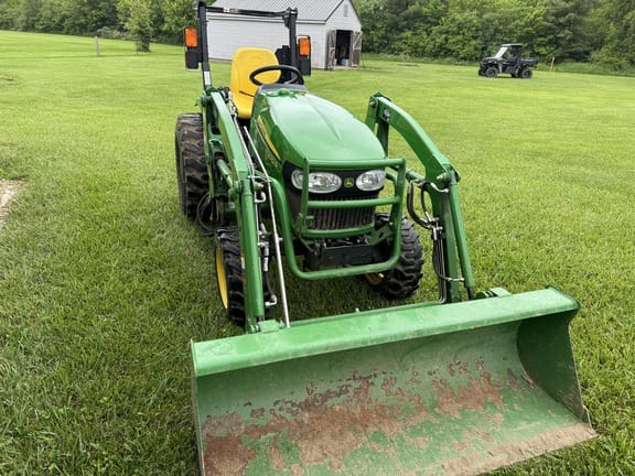 2016 John Deere 2032R Equipment Image0