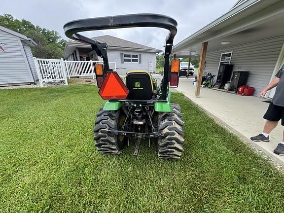 Image of John Deere 2032R equipment image 1