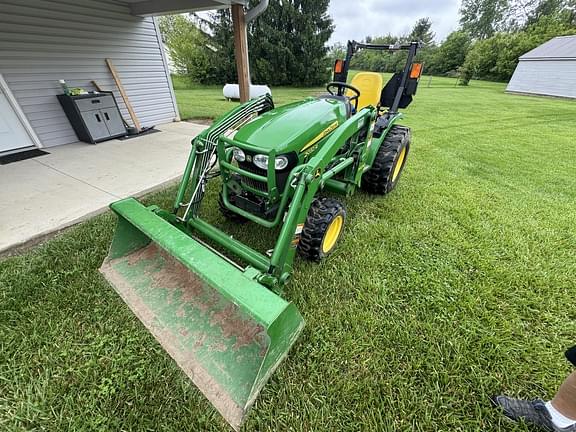 Image of John Deere 2032R equipment image 3