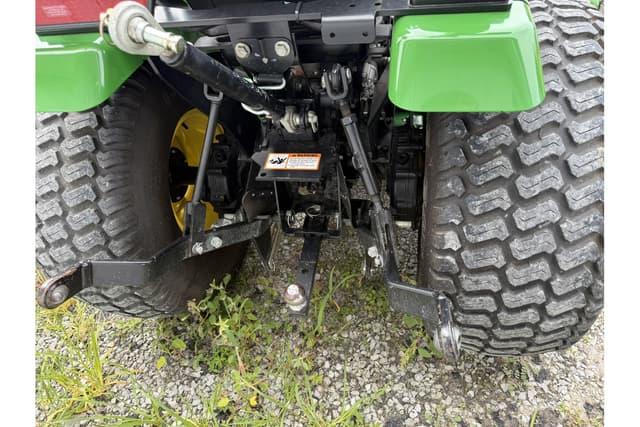 Image of John Deere 2032R equipment image 4