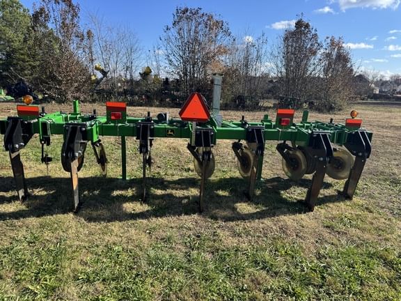 2016 John Deere 2100 Equipment Image0