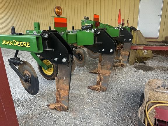 Image of John Deere 2100 equipment image 3