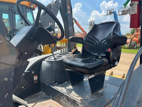 Image of John Deere 210L EP equipment image 4
