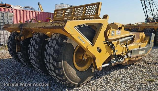 Image of John Deere 2112DC equipment image 3
