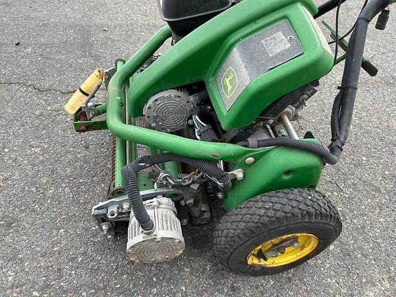 Image of John Deere 220 E-Cut equipment image 1