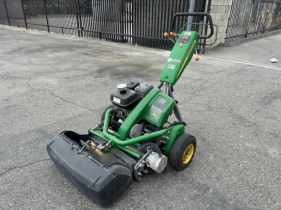 Image of John Deere 220 E-Cut Primary image