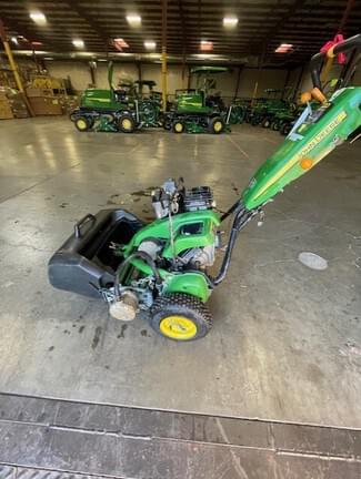 Image of John Deere 220 E-Cut equipment image 2