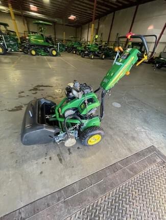 Image of John Deere 220 E-Cut equipment image 4