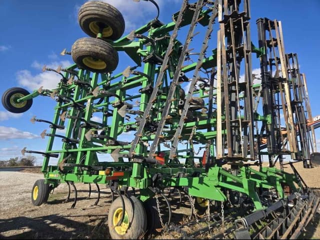 Image of John Deere 2210 equipment image 2