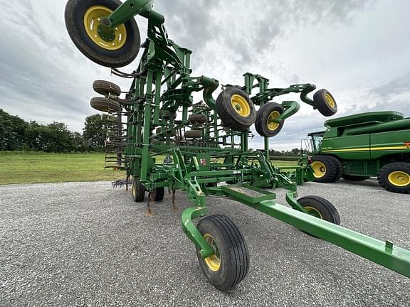 Image of John Deere 2210 equipment image 1