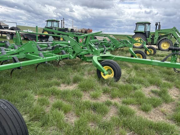 Image of John Deere 2210 equipment image 4