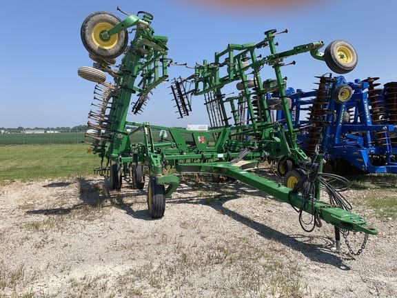 Main image John Deere 2210