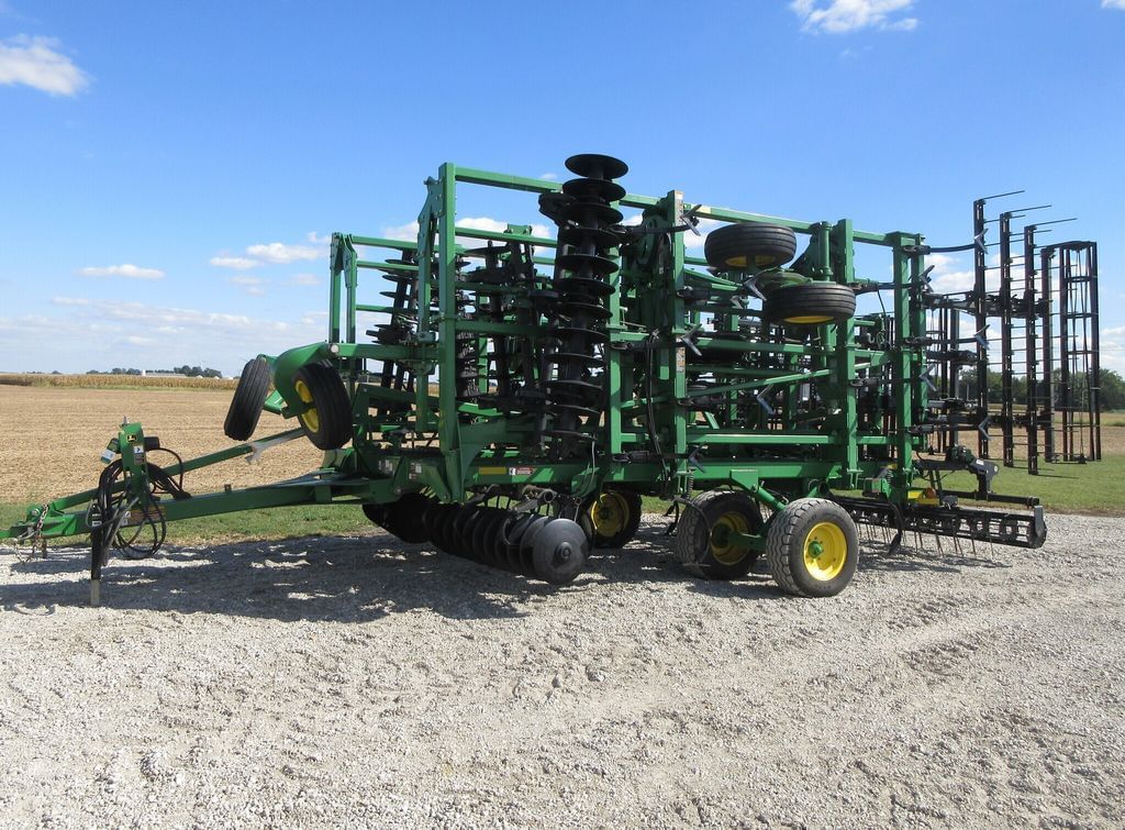 2016 John Deere 2310 Equipment Image0