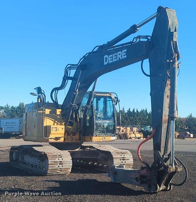 Image of John Deere 245G LC equipment image 2