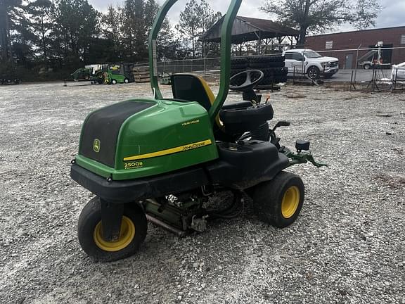 Image of John Deere 2500B equipment image 2