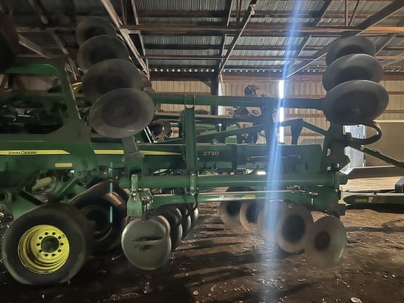 Image of John Deere 2730 equipment image 4