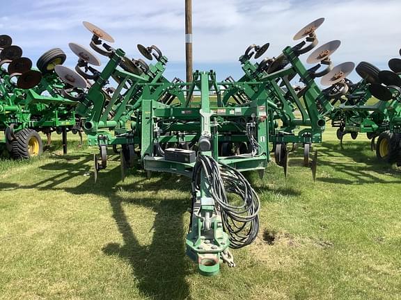 Image of John Deere 2730 equipment image 1