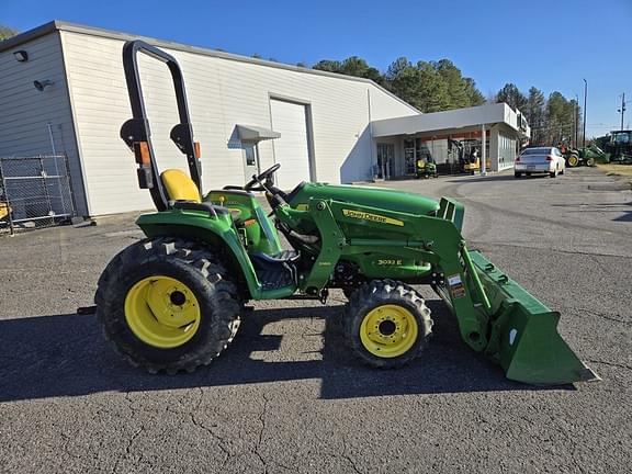 Image of John Deere 3032E equipment image 1