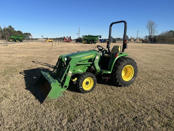 2016 John Deere 3032E Equipment Image0
