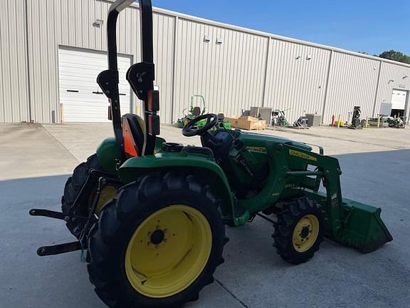 Image of John Deere 3032E equipment image 4