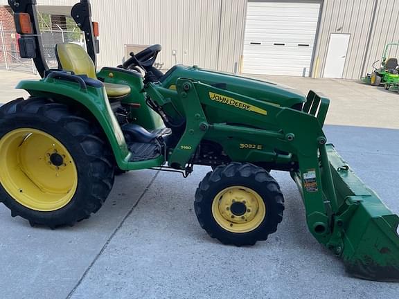 Image of John Deere 3032E equipment image 2